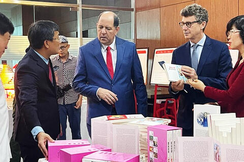 <a href="/hoc-tap-va-lam-theo-bac2" title="Học tập và làm theo Bác" rel="dofollow">Học tập và làm theo Bác</a>