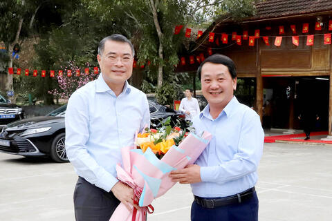 Trưởng ban Tổ chức Trung ương Lê Minh Hưng viếng các Anh hùng Liệt sỹ tại Nghĩa trang Liệt sỹ Quốc gia Vị Xuyên