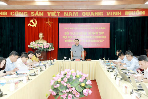 Chủ tịch UBND tỉnh Phan Huy Ngọc kiểm tra thực hiện chính quyền địa phương 2 cấp tại Bắc Quang