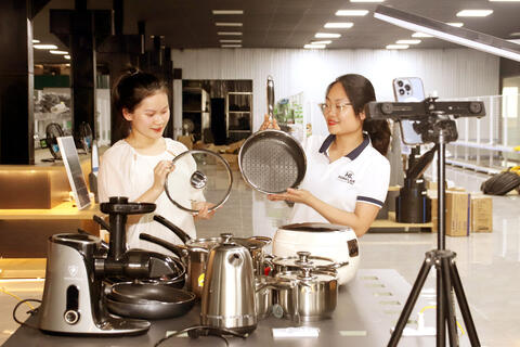 <a href="/chuyen-de" title="Văn phòng - Thông tin, tổng hợp" rel="dofollow">Văn phòng - Thông tin, tổng hợp</a>