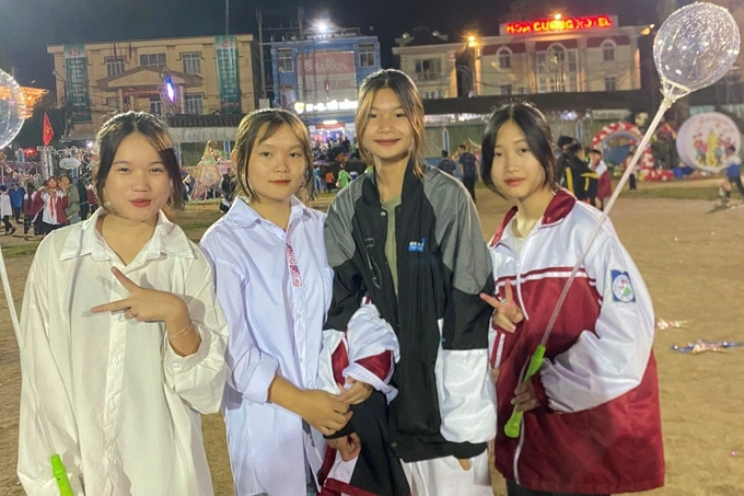 Nụ cười của trẻ em vùng cao Hà Giang vui đón Tết Trung thu - 7