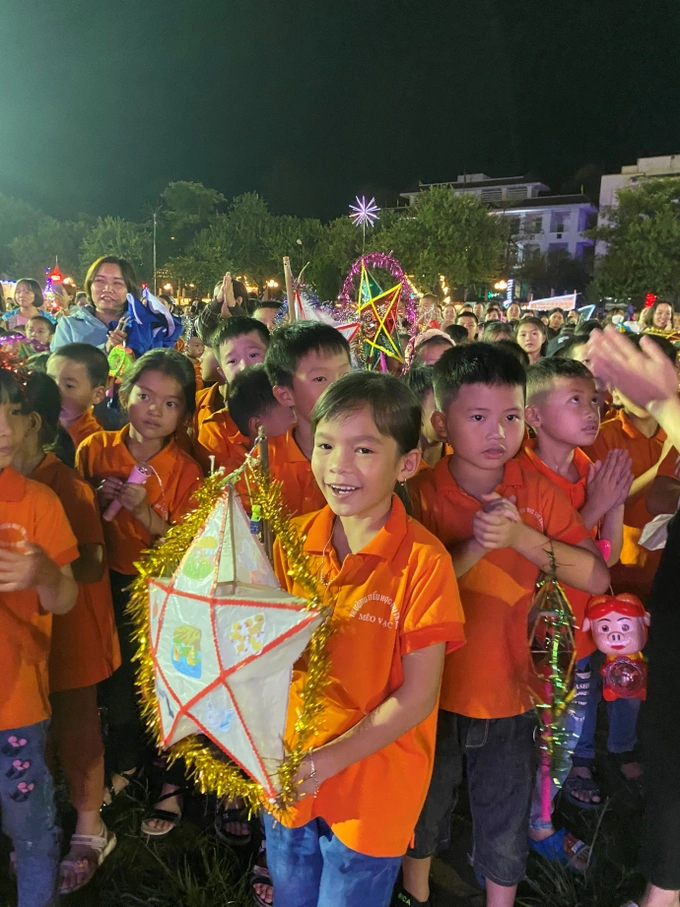 Nụ cười của trẻ em vùng cao Hà Giang vui đón Tết Trung thu - 3