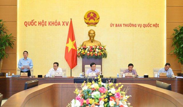 Thường vụ Quốc hội nhất trí đưa sách giáo khoa vào danh mục quản lý giá   - Ảnh 2.