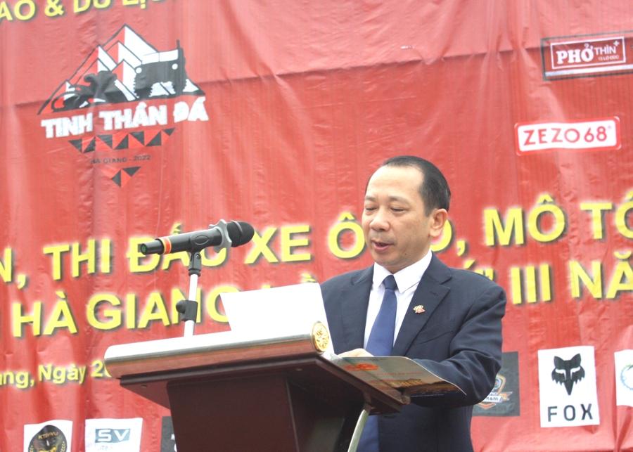 Đồng chí Trần Đức Qúy, Tỉnh ủy viên, Phó Chủ tịch UBND tỉnh khai mạc giải đua