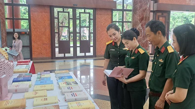 Ra mắt cuốn sách của Tổng Bí thư Nguyễn Phú Trọng về đường lối quân sự, chiến lược quốc phòng ảnh 3