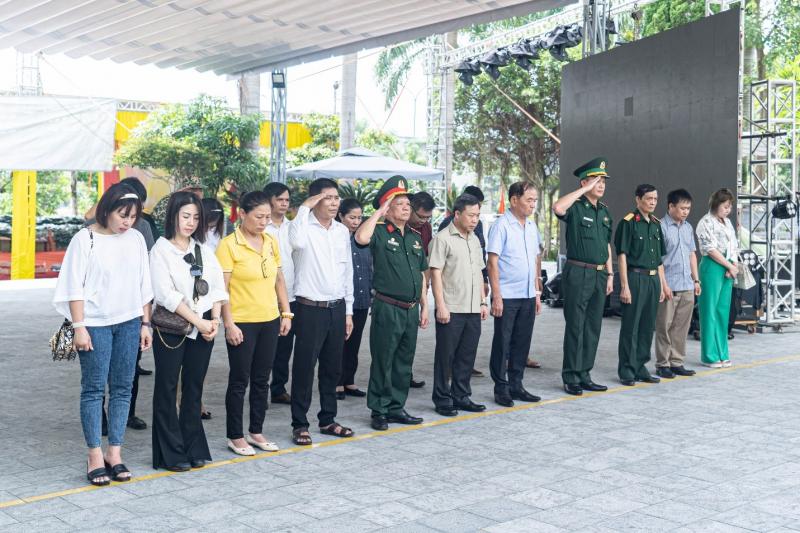 Đoàn công tác Ban Dân nguyện tri ân các Anh hùng Liệt sỹ tại Hà Giang -0