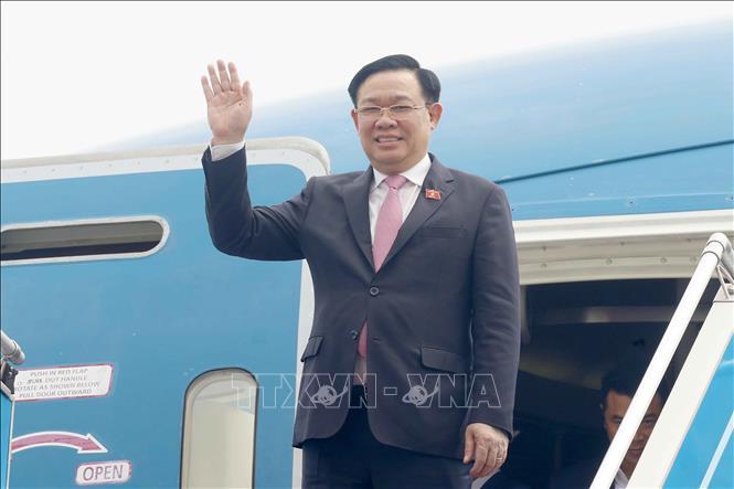 Chủ tịch Quốc hội Vương Đình Huệ về đến Sân bay Quốc tế Nội Bài, Hà Nội. Ảnh: Doãn Tấn/TTXVN