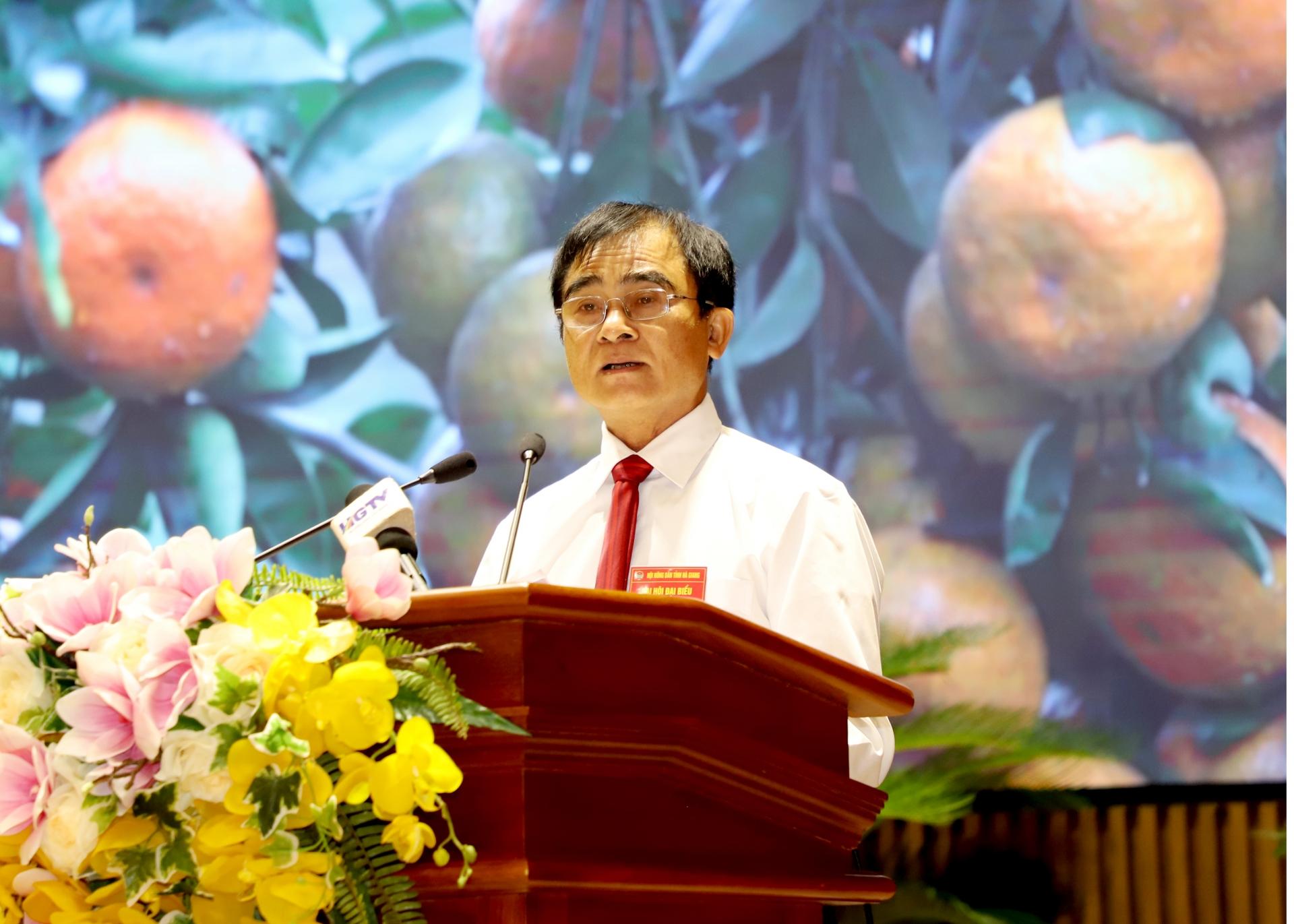 Đại biểu Hoàng Văn Phú, đoàn đại biểu Hội Nông dân huyện Bắc Quang tham luận tại Đại hội.