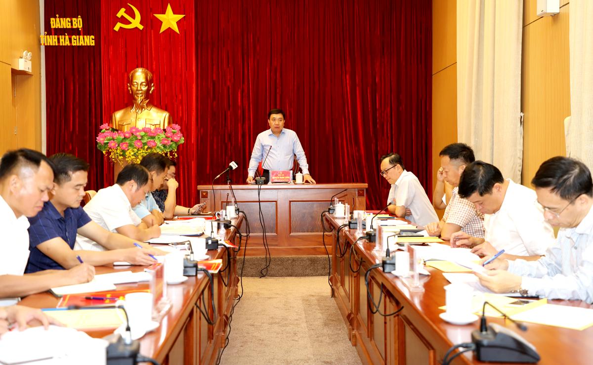 Quyền Bí thư Tỉnh ủy Nguyễn Mạnh Dũng phát biểu kết luận buổi làm việc.