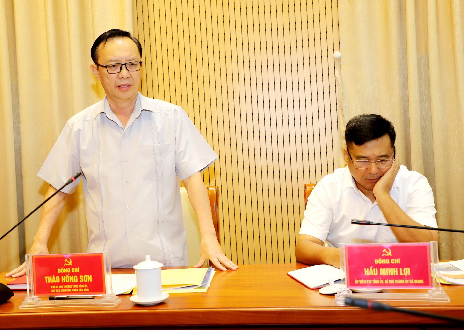 Phó Bí thư Thường trực Tỉnh ủy, Chủ tịch HĐND tỉnh Thào Hồng Sơn phát biểu tại buổi làm việc.