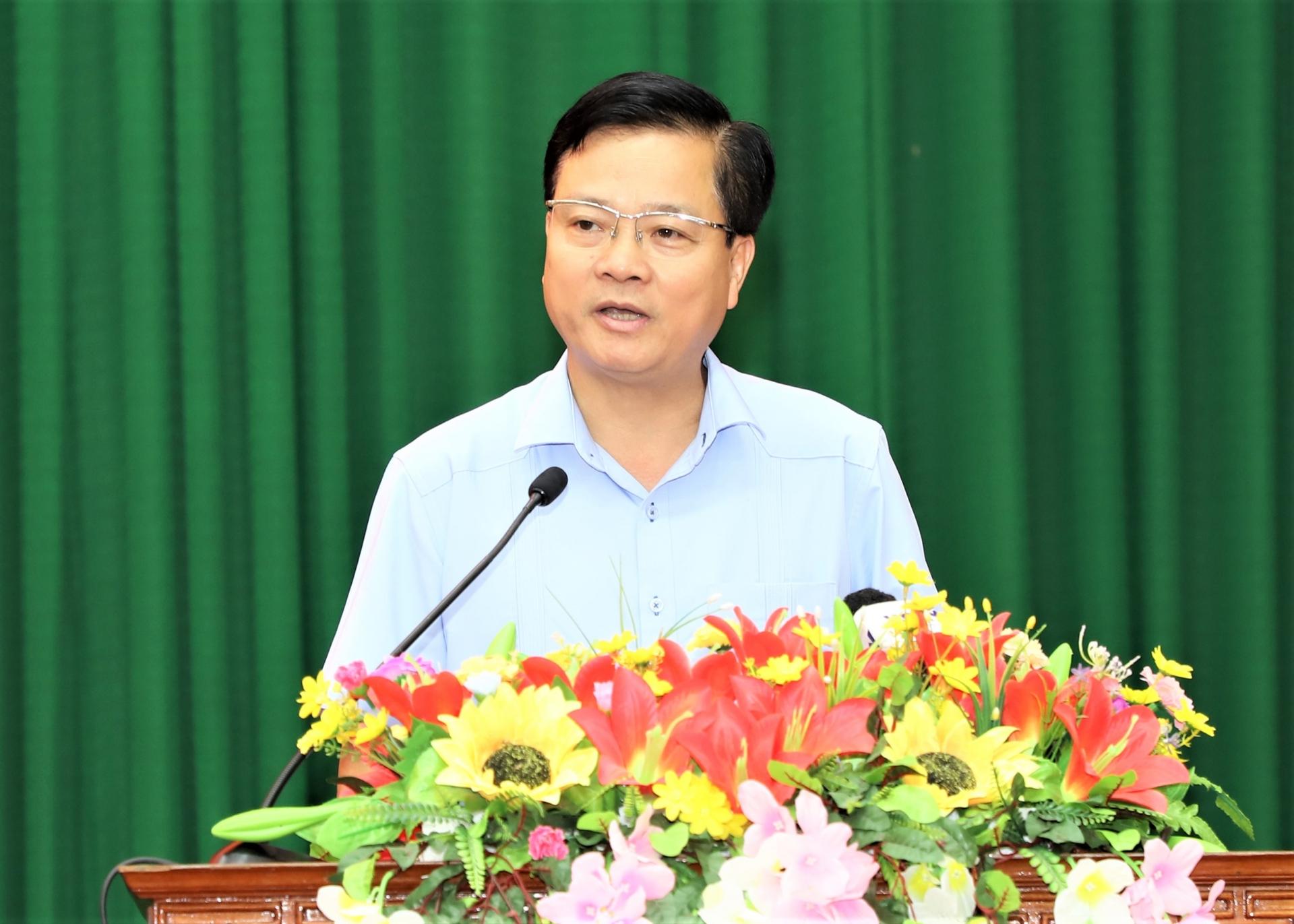 Chủ nhiệm UBKT Tỉnh ủy Trần Quang Minh thảo luận tại hội nghị