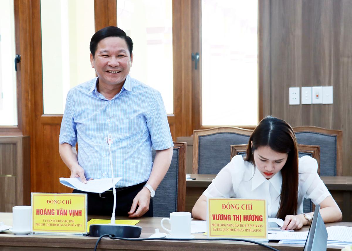 Phó Chủ tịch HĐND tỉnh Hoàng Văn Vịnh tham gia ý kiến tại buổi giám sát UBND huyện Vị Xuyên.