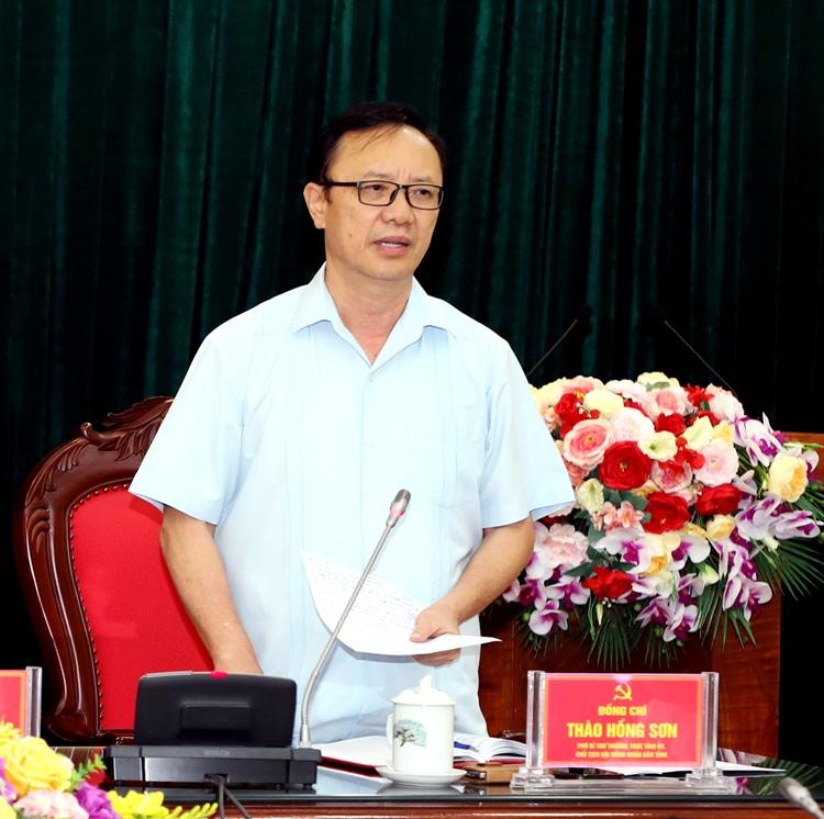 Phó Bí thư Thường trực Tỉnh ủy, Chủ tịch HĐND tỉnh Thào Hồng Sơn phát biểu tại hội nghị.