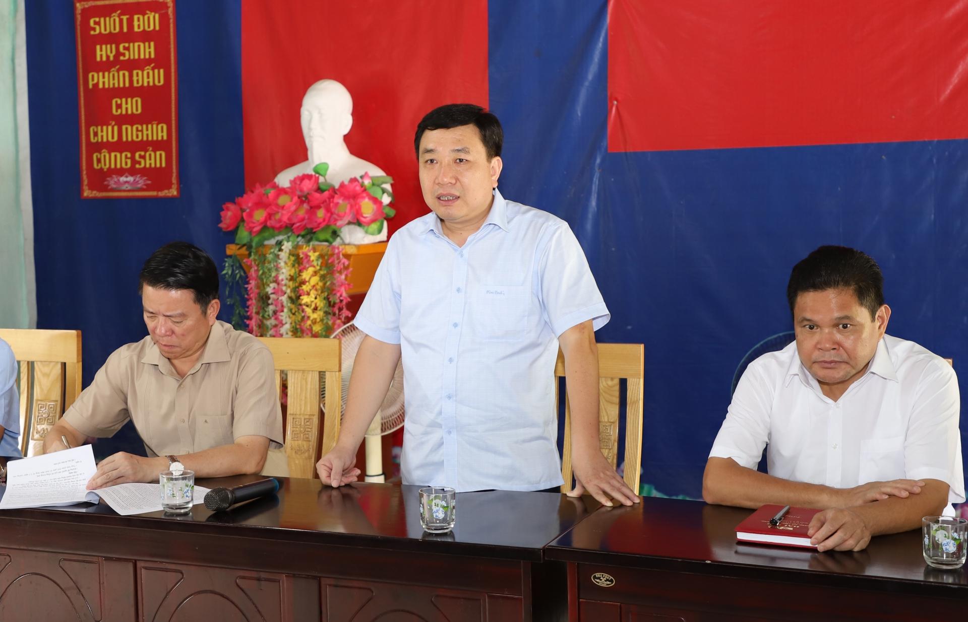 Quyền Bí thư Tỉnh ủy Nguyễn Mạnh Dũng phát biểu tại buổi làm việc với Bí thư Chi bộ, Trưởng thôn, người có uy tín xã Túng Sán.