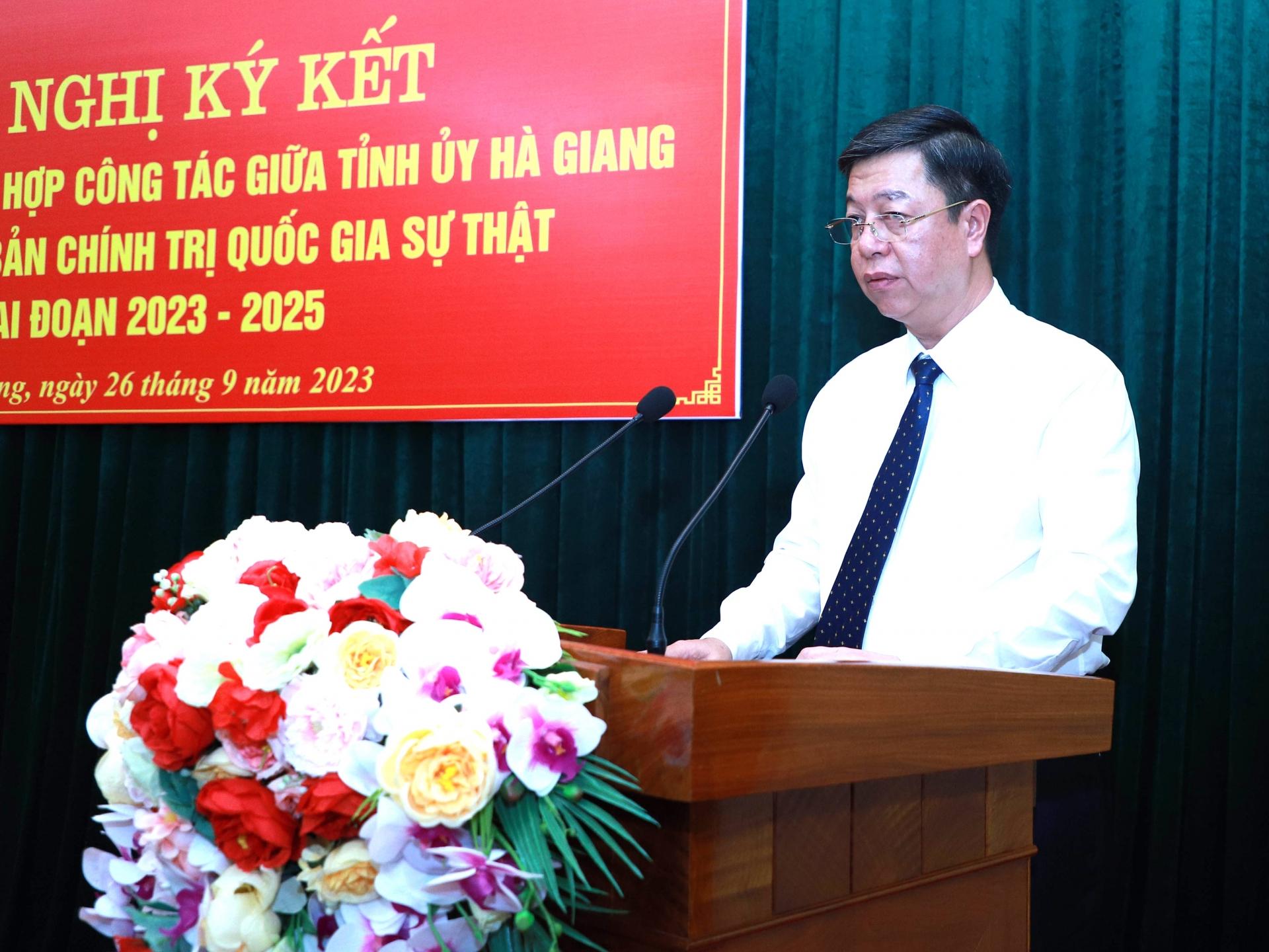 Giám đốc, Tổng Biên tập Nhà xuất bản Chính trị Quốc gia Sự thật Vũ Trọng Lâm phát biểu tại hội nghị.