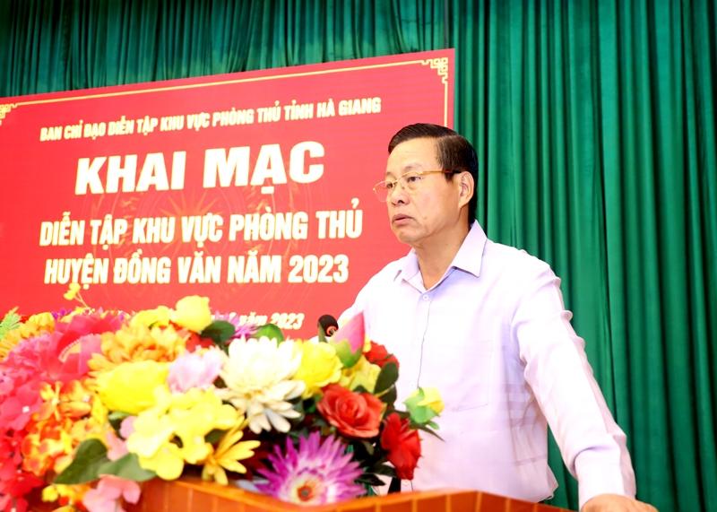 Phó Bí thư Tỉnh ủy, Chủ tịch UBND tỉnh Nguyễn Văn Sơn phát biểu khai mạc cuộc diễn tập.