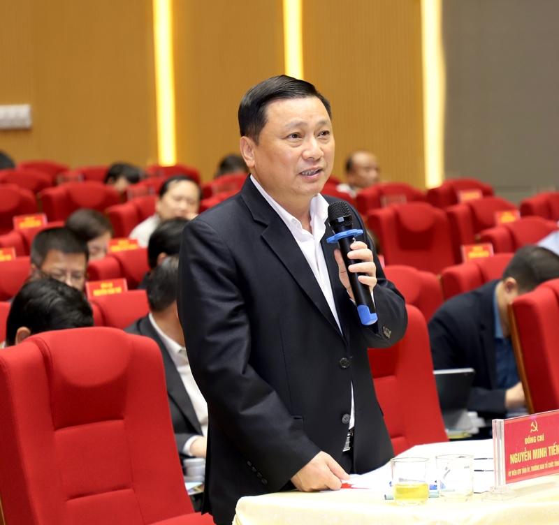 Trưởng Ban Tổ chức Tỉnh ủy Nguyễn Minh Tiến tham gia ý kiến về chỉ tiêu năm 2024.