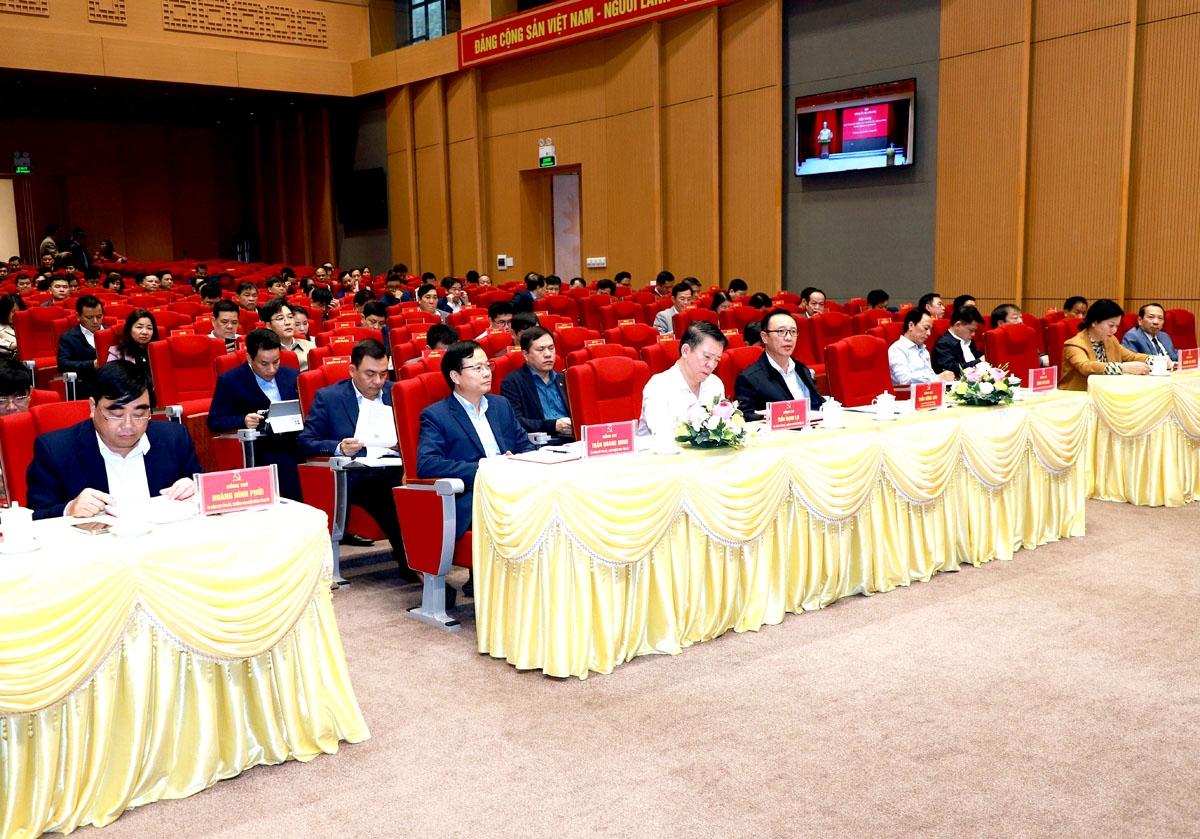 Các đại biểu tham dự hội nghị tại điểm cầu Tỉnh ủy.