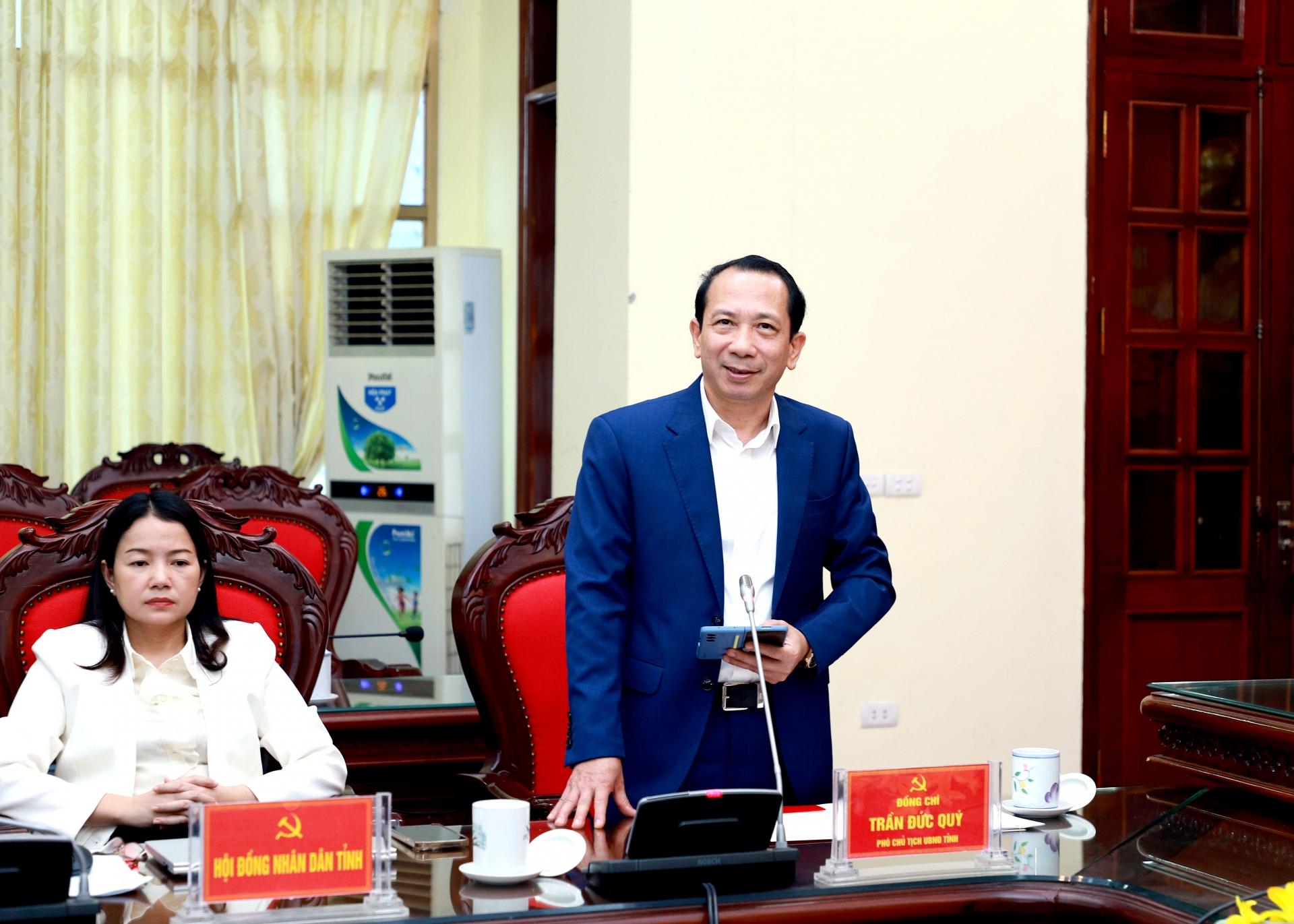 Phó Chủ tịch UBND tỉnh Trần Đức Quý thảo luận tại hội nghị.