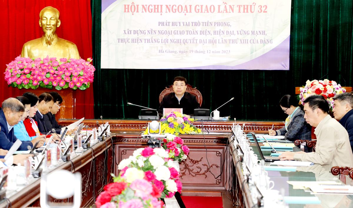 Quyền Bí thư Tỉnh ủy Nguyễn Mạnh Dũng chủ trì hội nghị tại điểm cầu tỉnh Hà Giang.