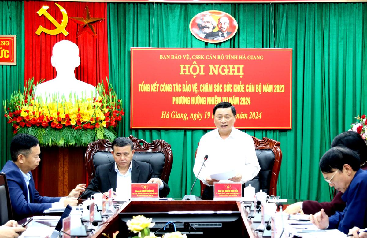 Trưởng Ban Tổ chức Tỉnh ủy Nguyễn Minh Tiến phát biểu tại hội nghị