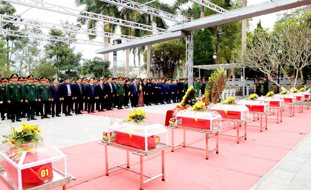 Đoàn đại biểu tỉnh Hà Giang viếng và truy điệu các Anh hùng Liệt sỹ tại Nghĩa trang Liệt sỹ quốc gia Vị Xuyên.