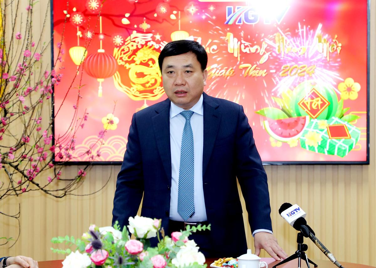 Quyền Bí thư Tỉnh ủy Nguyễn Mạnh Dũng phát biểu chúc Tết tại Đài PT-TH tỉnh.