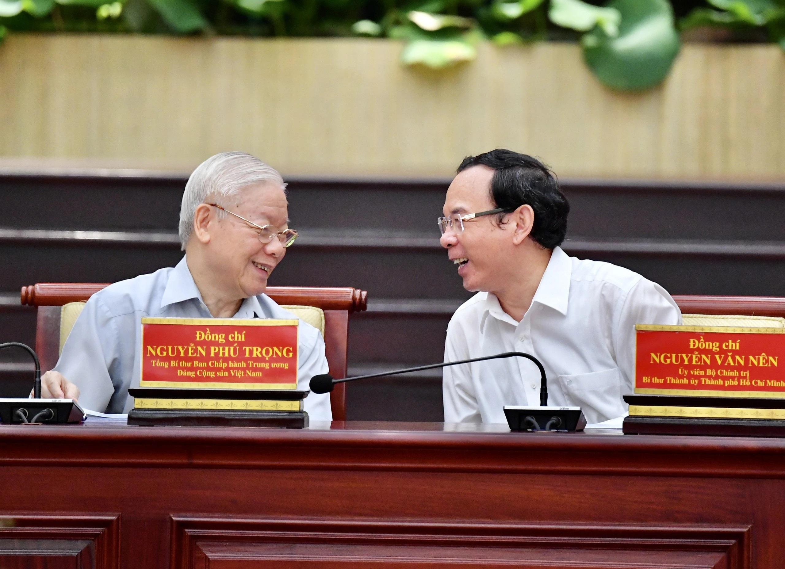 Tổng Bí thư Nguyễn Phú Trọng và Bí thư Thành ủy Nguyễn Văn Nên tại buổi làm việc, sáng 23-9-2022. (Ảnh: SGGP)