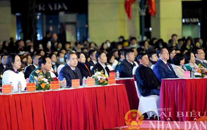 Chủ tịch Quốc hội Trần Thanh Mẫn và Lãnh đạo Đảng, Nhà nước tham dự Chương trình nghệ thuật đặc biệt mừng Đảng, mừng Xuân, mừng đất nước đổi mới với chủ đề &quot;95 năm - Ánh sáng soi đường&quot; tối 3.2.2025