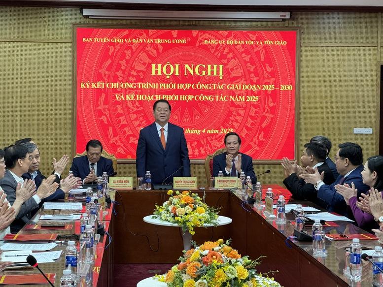 Công tác tôn giáo, dân tộc là vấn đề chiến lược, nhiệm vụ quan trọng đặc biệt- Ảnh 1.