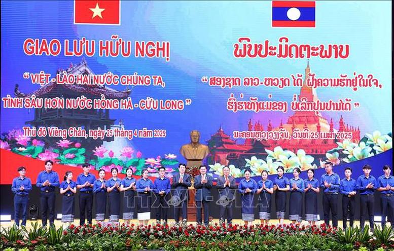Giao lưu hữu nghị Việt - Lào: 'Tình sâu hơn nước Hồng Hà - Cửu Long'- Ảnh 5.