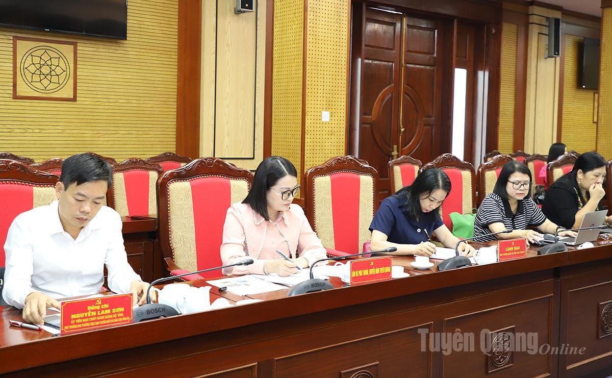 Các đại biểu dự buổi họp báo.