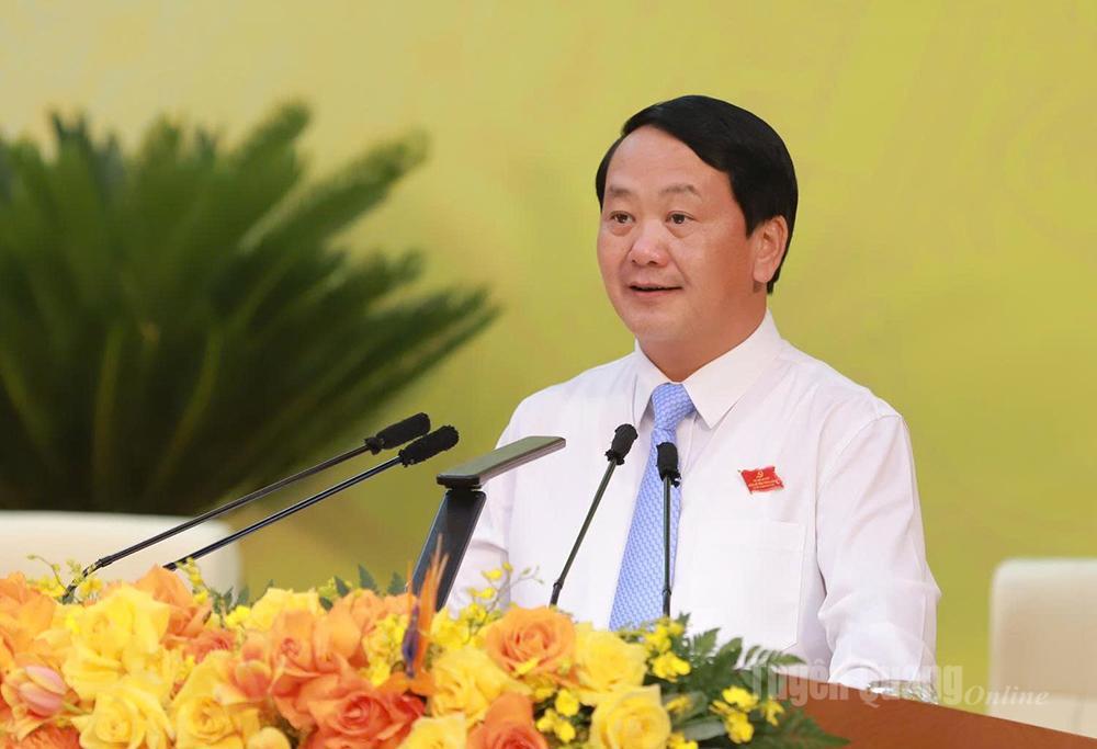 Bí thư Tỉnh ủy Hầu A Lềnh điều hành bầu Đoàn Chủ tịch, Đoàn thư ký và Ban thẩm tra tư cách đại hội.