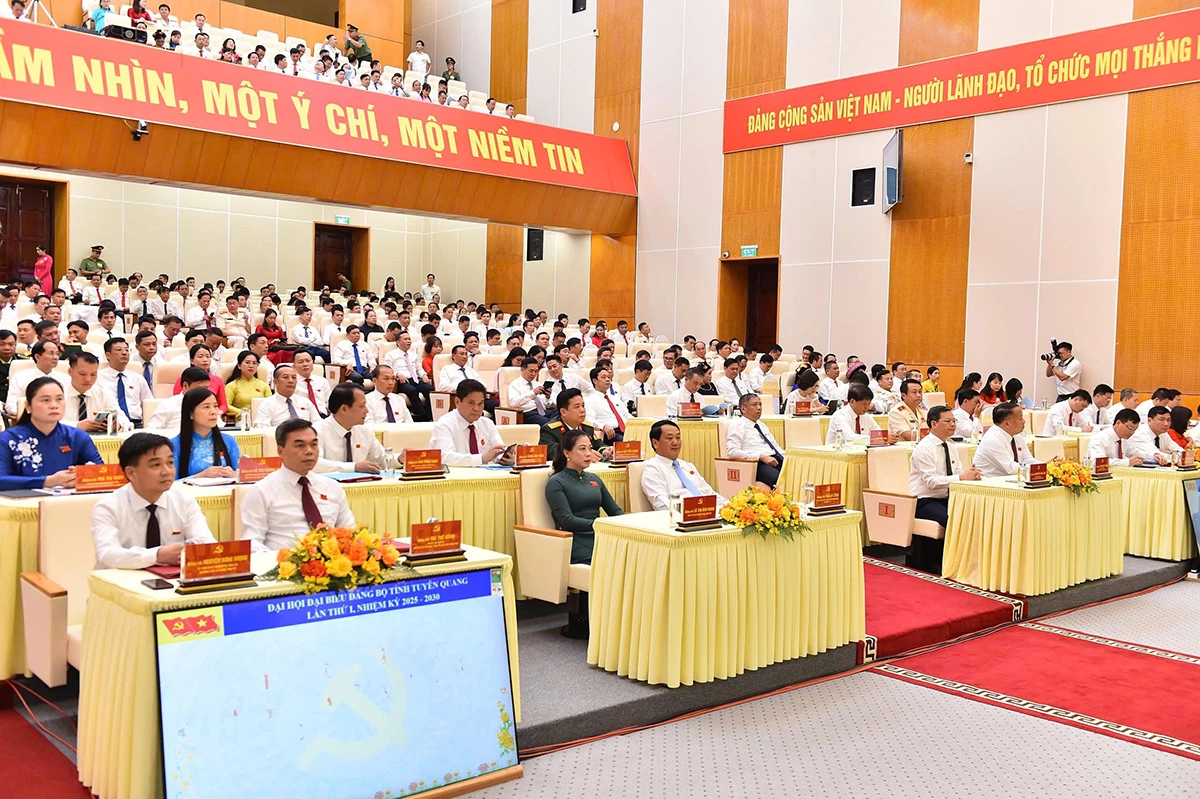 Các đại biểu dự phiên trù bị.