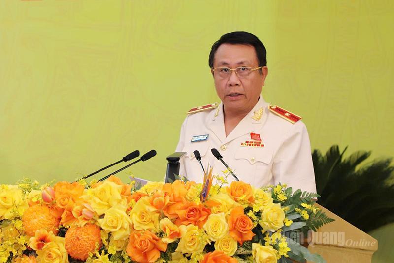 Đồng chí Nguyễn Đức Thuận, Ủy viên BTV Tỉnh ủy, Giám đốc Công an tỉnh tham luận.