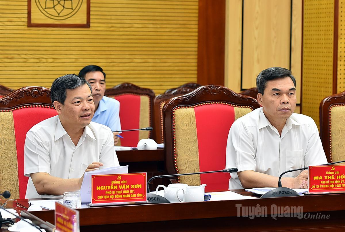 Các đồng chí Phó Bí thư Tỉnh ủy cho ý kiến vào các nội dung phiên họp.